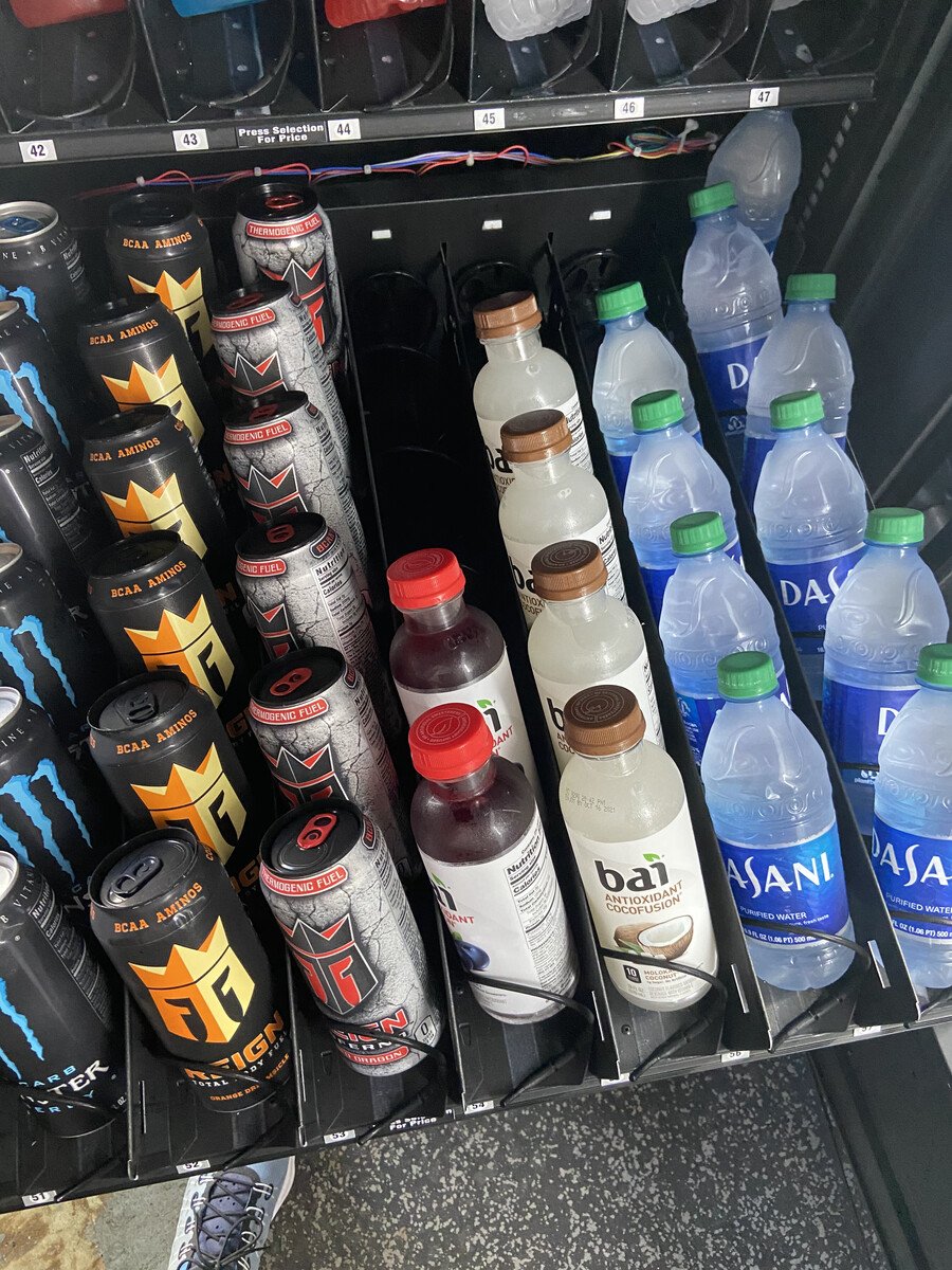Drink vending machine with bottled beverages